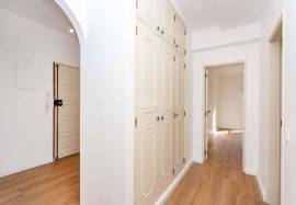 Fully refurbished 2 bedroom apartment with parking located in the center of Olhão