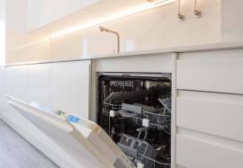 Fully refurbished 2 bedroom apartment with parking located in the center of Olhão