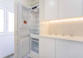 Fully refurbished 2 bedroom apartment with parking located in the center of Olhão