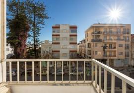 Fully refurbished 2 bedroom apartment with parking located in the center of Olhão