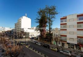 Fully refurbished 2 bedroom apartment with parking located in the center of Olhão