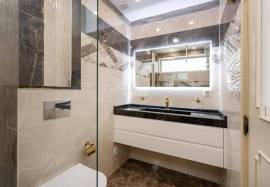 Fully refurbished 2 bedroom apartment with parking located in the center of Olhão