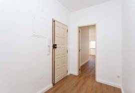 Fully refurbished 2 bedroom apartment with parking located in the center of Olhão