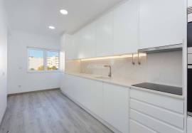 Fully refurbished 2 bedroom apartment with parking located in the center of Olhão