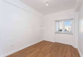 Fully refurbished 2 bedroom apartment with parking located in the center of Olhão