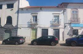 Commercial bank store with 420 m², located in a central and consolidated area of the village of Portel, Évora- Alentejo