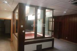 Commercial bank store with 420 m², located in a central and consolidated area of the village of Portel, Évora- Alentejo