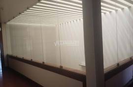 Commercial bank store with 420 m², located in a central and consolidated area of the village of Portel, Évora- Alentejo