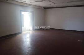 Commercial bank store with 420 m², located in a central and consolidated area of the village of Portel, Évora- Alentejo