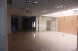 Commercial bank store with 420 m², located in a central and consolidated area of the village of Portel, Évora- Alentejo