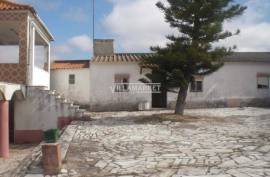 Farm T6 of the bank consisting of two floors on land with 9080 m2 located in Sabugo (Sintra)