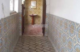 Farm T6 of the bank consisting of two floors on land with 9080 m2 located in Sabugo (Sintra)