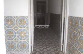 Farm T6 of the bank consisting of two floors on land with 9080 m2 located in Sabugo (Sintra)