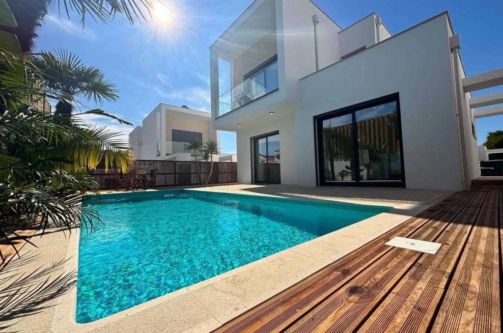 3-Bed Villa for sale in central Foz do Arelho | Silver Coast Portugal