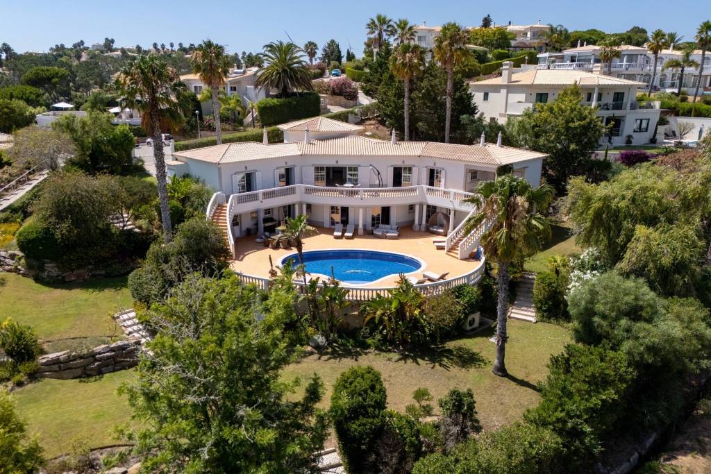 Stunning 5 bed Golf villa with amazing views