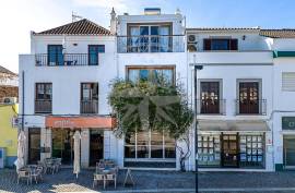 Tavira Riverside Townhouse with Restaurant & Duplex Apartment