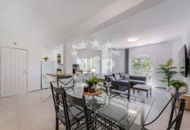 VILAMOURA- CENTRE - TWO BEDROOM APARTMENT - SWIMMING POOL-