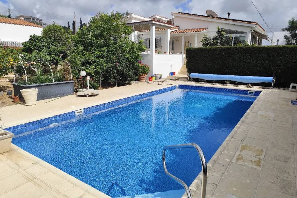 Stunning 3 Bed Bungalow For sale in Tala Paphos