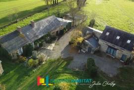 2 House Estate For Sale In Ombrée d’Anjou