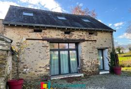 2 House Estate For Sale In Ombrée d’Anjou