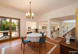 Frontline Villa with Panoramic Ocean Views in Cama da Vaca