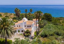 Frontline Villa with Panoramic Ocean Views in Cama da Vaca