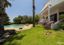 Frontline Villa with Panoramic Ocean Views in Cama da Vaca
