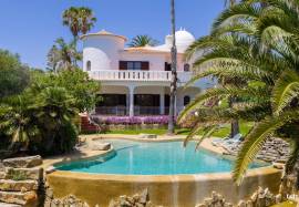 Frontline Villa with Panoramic Ocean Views in Cama da Vaca