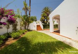 Frontline Villa with Panoramic Ocean Views in Cama da Vaca