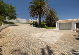 Frontline Villa with Panoramic Ocean Views in Cama da Vaca