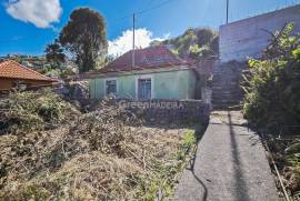 House to Rehabilitate with Stunning View in Ribeira Brava House to Rehabilitate with Stunning View in Ribeira Brava