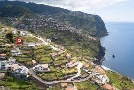 House to Rehabilitate with Stunning View in Ribeira Brava House to Rehabilitate with Stunning View in Ribeira Brava