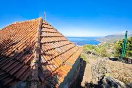 House to Rehabilitate with Stunning View in Ribeira Brava House to Rehabilitate with Stunning View in Ribeira Brava