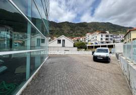 Two Shops / Warehouses for Rent in the Center of Machico - Unique Opportunity for your business!