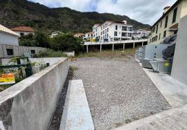 Two Shops / Warehouses for Rent in the Center of Machico - Unique Opportunity for your business!