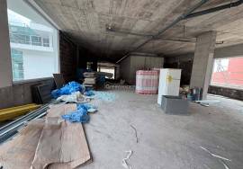 Two Shops / Warehouses for Rent in the Center of Machico - Unique Opportunity for your business!