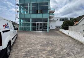 Two Shops / Warehouses for Rent in the Center of Machico - Unique Opportunity for your business!
