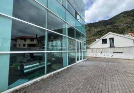 Two Shops / Warehouses for Rent in the Center of Machico - Unique Opportunity for your business!