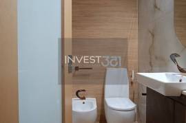 Renovated Villa with Versatile Spaces and Commercial Potential — Castelo da Maia