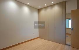Renovated Villa with Versatile Spaces and Commercial Potential — Castelo da Maia