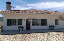 Detached 3 bedroom villa with garage - 18000 m2 of land with olive trees in Macedo de Cavaleiros