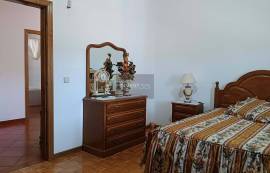 Detached 3 bedroom villa with garage - 18000 m2 of land with olive trees in Macedo de Cavaleiros