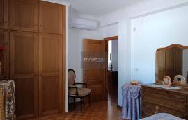 Detached 3 bedroom villa with garage - 18000 m2 of land with olive trees in Macedo de Cavaleiros