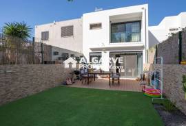 Refurbished 3 bedroom villa next to the Golf and close to the center of Vilamoura in the Algarve