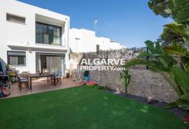 Refurbished 3 bedroom villa next to the Golf and close to the center of Vilamoura in the Algarve