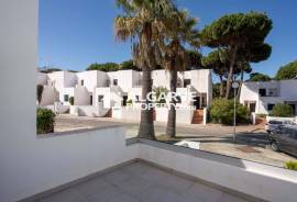 Refurbished 3 bedroom villa next to the Golf and close to the center of Vilamoura in the Algarve