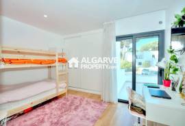 Refurbished 3 bedroom villa next to the Golf and close to the center of Vilamoura in the Algarve