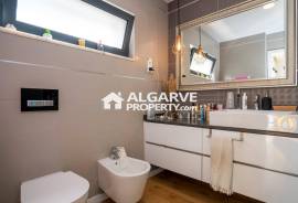 Refurbished 3 bedroom villa next to the Golf and close to the center of Vilamoura in the Algarve