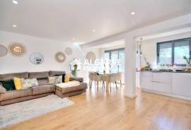 Refurbished 3 bedroom villa next to the Golf and close to the center of Vilamoura in the Algarve