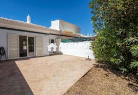 Stylishly Renovated 2-Bedroom Townhouse within a Private Condominium – Vilamoura